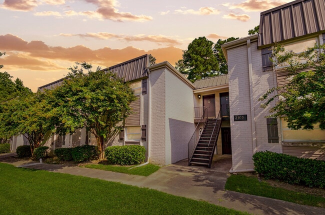 Exterior Sunset Picture - Thirty-One 32 Cypress