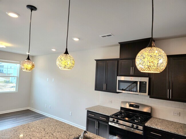 Building Photo - 3 br, 3.5 bath Townhome - 171 Garden Vine ...