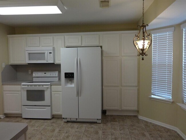 Foto del edificio - 13318 Hilltop Cir