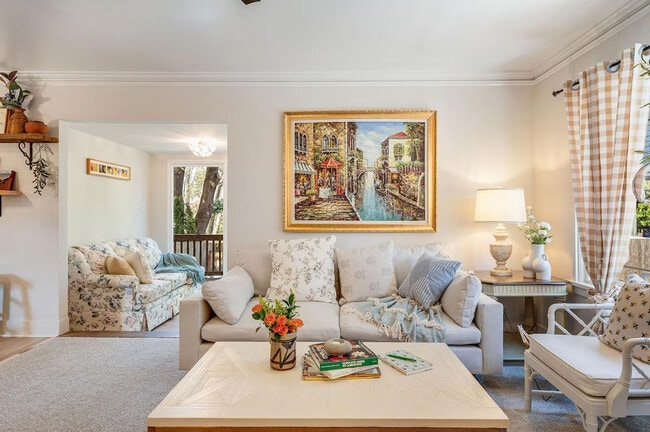 Building Photo - 4508 33rd Ave W