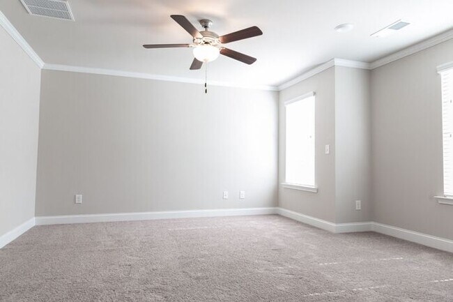 Foto del edificio - 5970 Arbor Knoll Pl