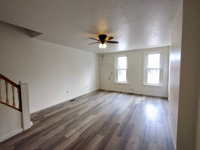 Building Photo - 614 Chestnut St