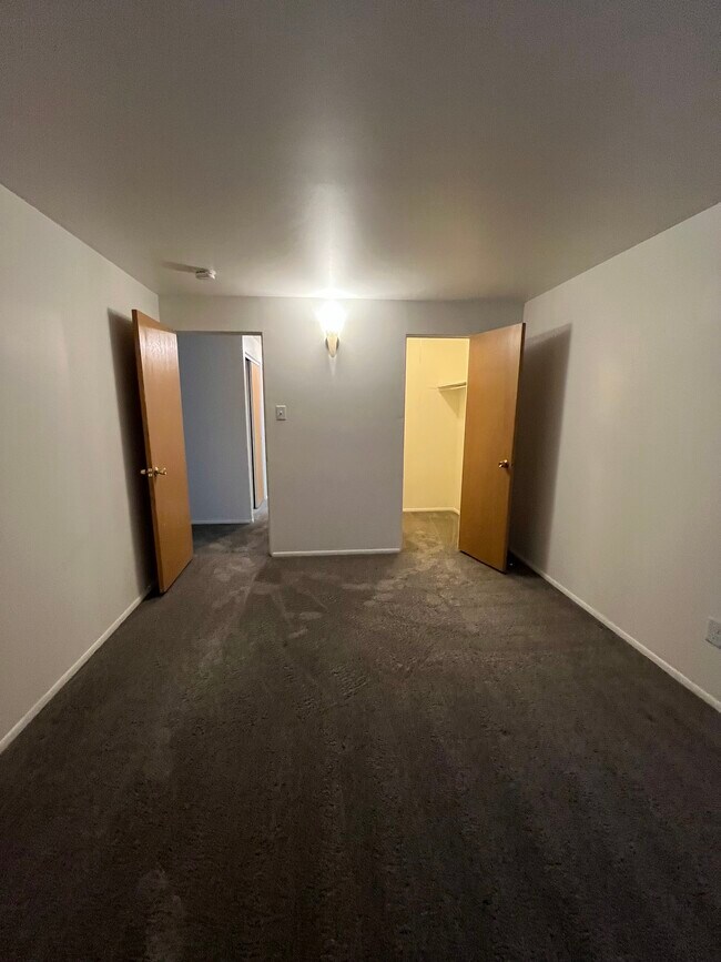 Un dormitorio desde el interior - 926 N Marion St