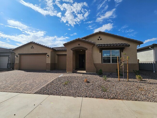 Building Photo - Wonderful new build with family fun amenities