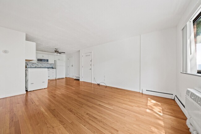Building Photo - 40 Clifton St
