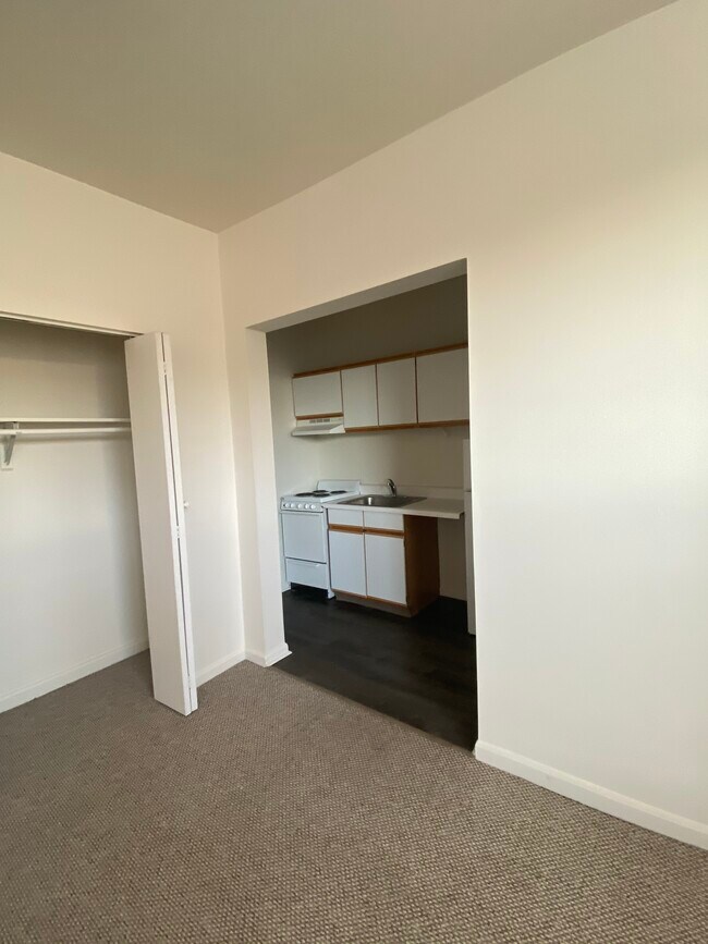 Foto del edificio - 3955 W Irving Park Rd