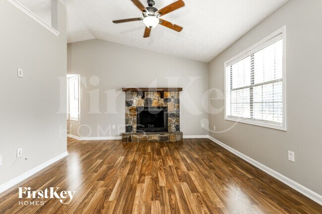 Foto del edificio - 4149 Warren Rd