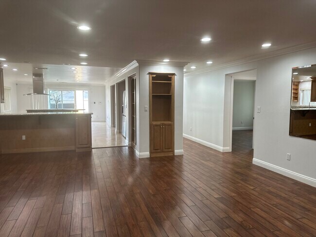 Building Photo - 2820 W 154th St