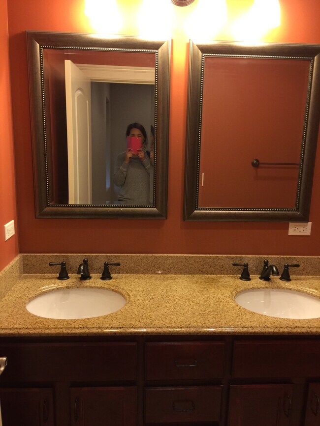 Foto del edificio - 5528 S Indiana Ave