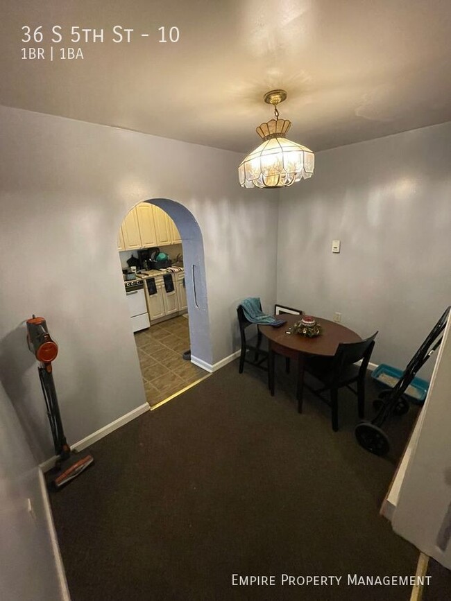Building Photo - 1 Bedroom / 1 Bathroom in Allentown !