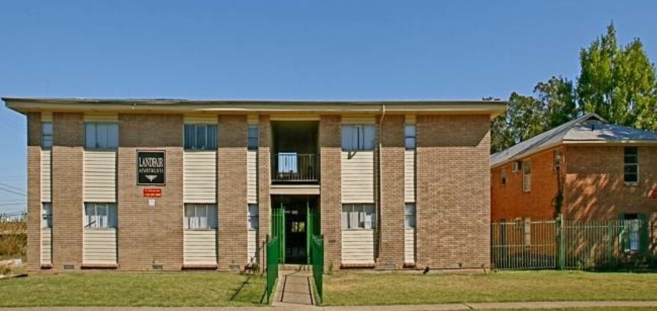 Primary Photo - 202 S Lancaster Ave