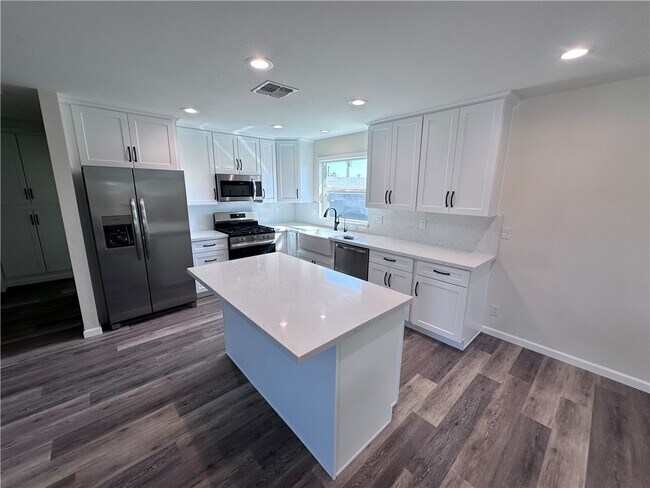 Foto del edificio - 2020 Whitewater Dr