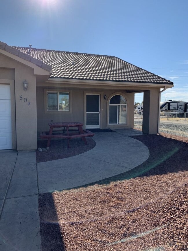 Building Photo - 594 N Ironwood Ave