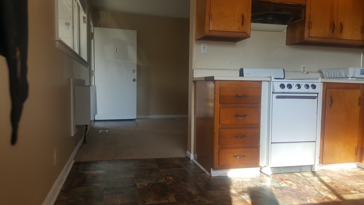 Kitchen/Dining Room - 1132 S Rockford Ave