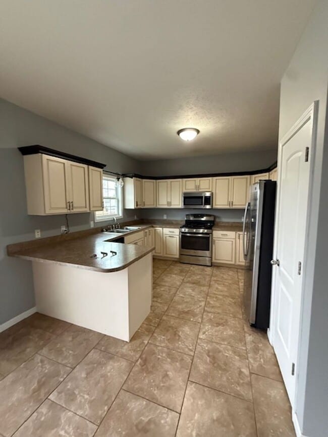 Building Photo - 404 Dalhlia Dr