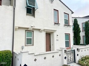 Building Photo - 356 Solares St