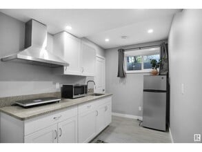 Building Photo - 2333 Wonnacott Crescent