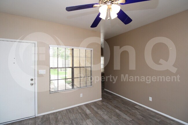 Foto del edificio - 1126 W Elliot Rd