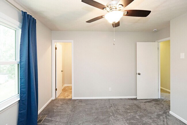 Foto del edificio - Move-in Ready One Level Home Walkable to C...