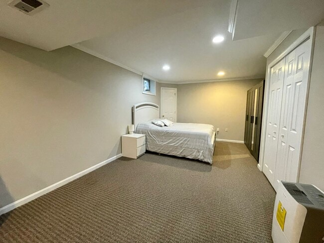 Building Photo - 18 Spinning Wheel Ct