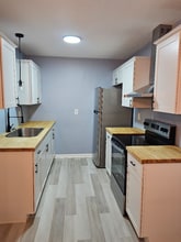 Building Photo - 719 Hedgelawn Way