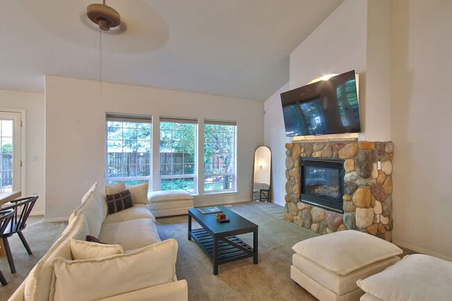 Building Photo - 2372 NW Meadows Dr