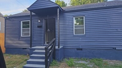 Building Photo - 2724 Henley Dr