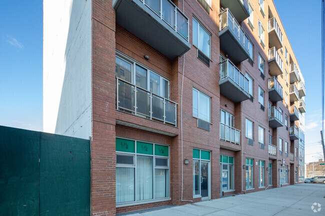 Foto del edificio - 136-21 Latimer Pl