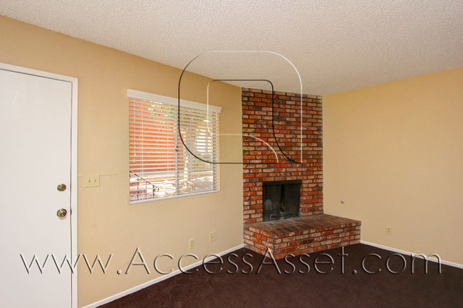 Building Photo - 33078 Adelfa St