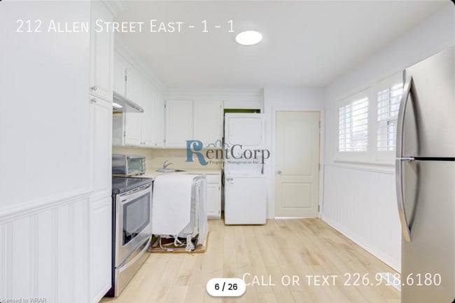 Building Photo - 212 Allen St E