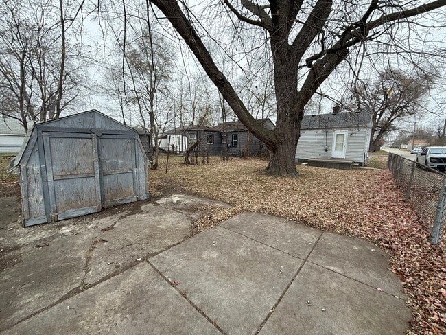 Foto del edificio - 22705 Sharrow Ave