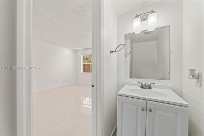 Building Photo - 1560 NE 151st St