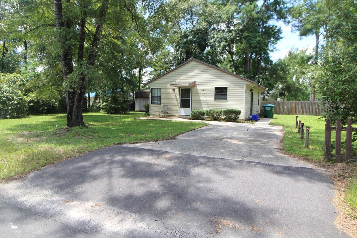 Primary Photo - 2 Bedroom Home Available Now in Wakulla Ga...