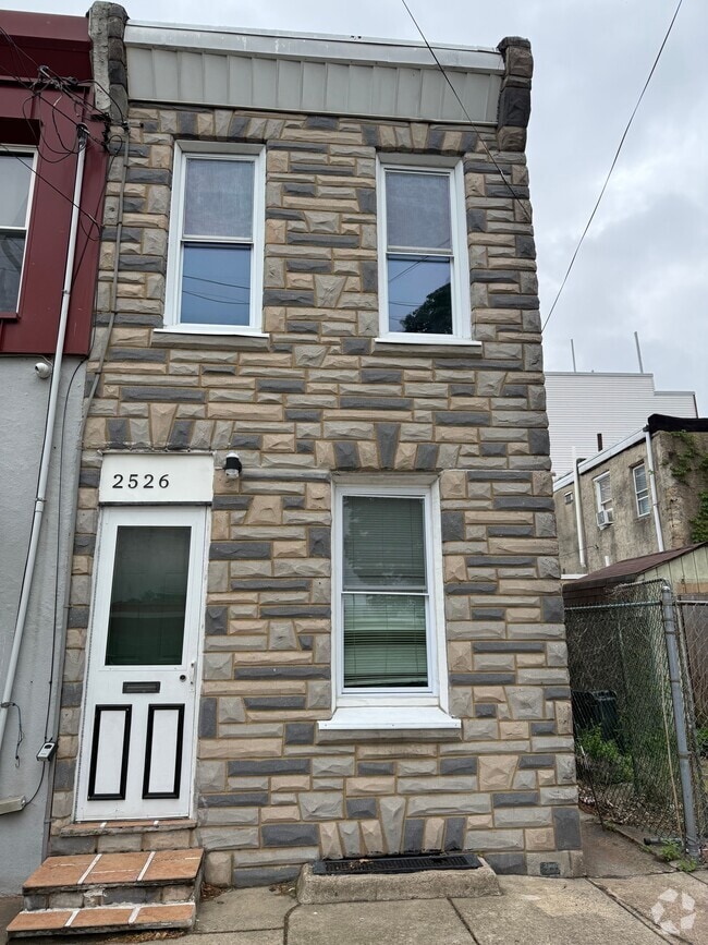 Building Photo - 2526 Almond St