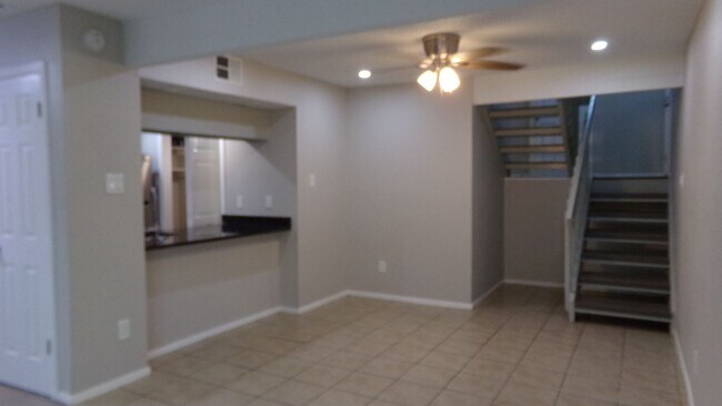 Foto del edificio - Yuhashi Properties1 (1606 Waterloo Trl)