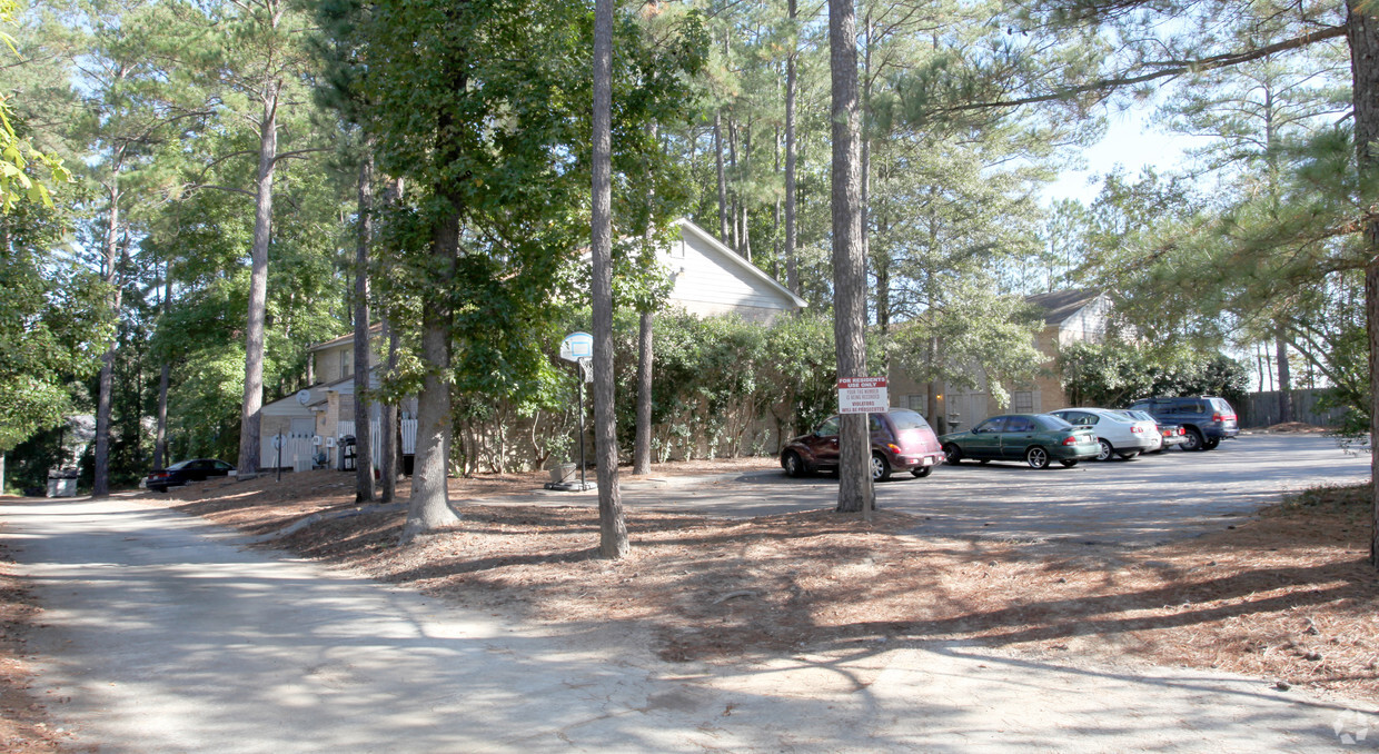 Primary Photo - Wintergreen Apartments