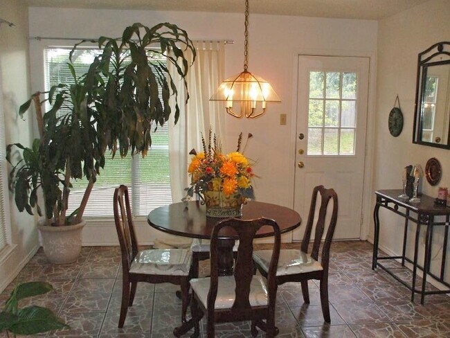 Foto del edificio - Beautiful home with 3 bedroom, 2.5 bath, g...