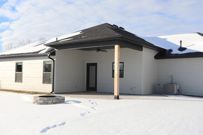 Foto del edificio - 4400 Royal County Rd