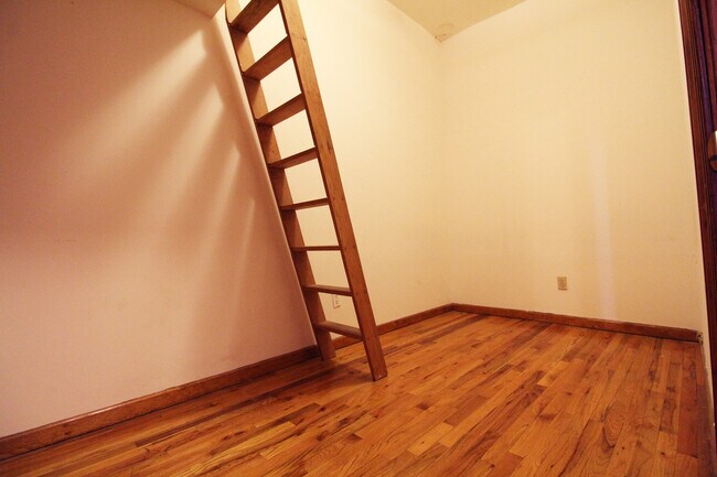 Foto del edificio - 123 W 77th St