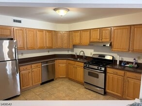 Building Photo - 172 Drake Ln