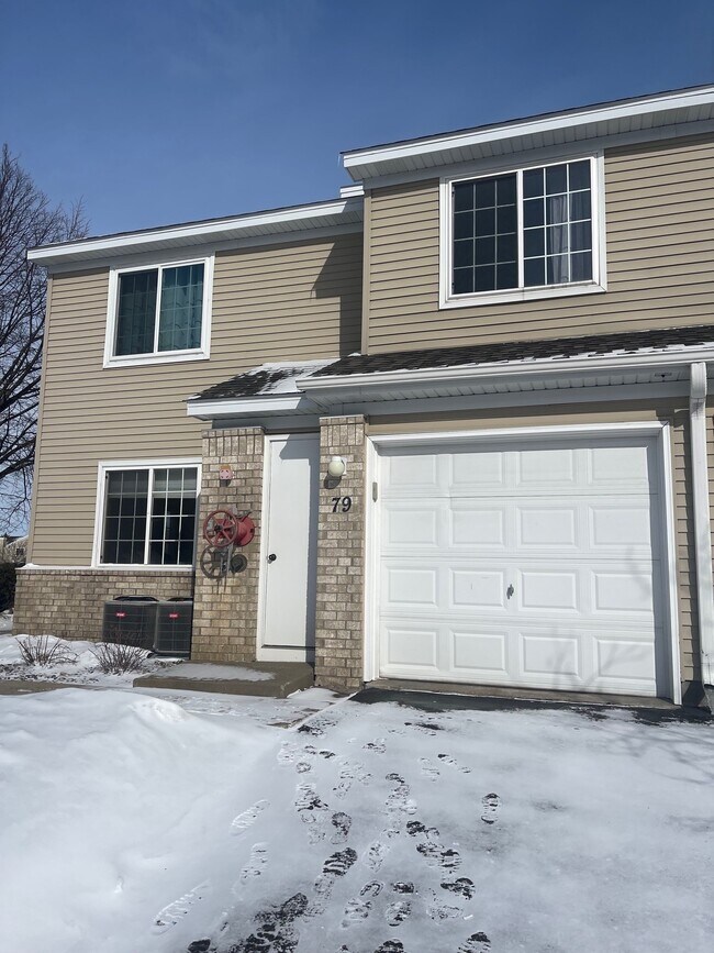 Foto del edificio - 2240 Ranchview Ln N