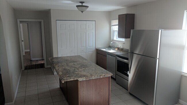 Building Photo - 3231 Alpine Pl