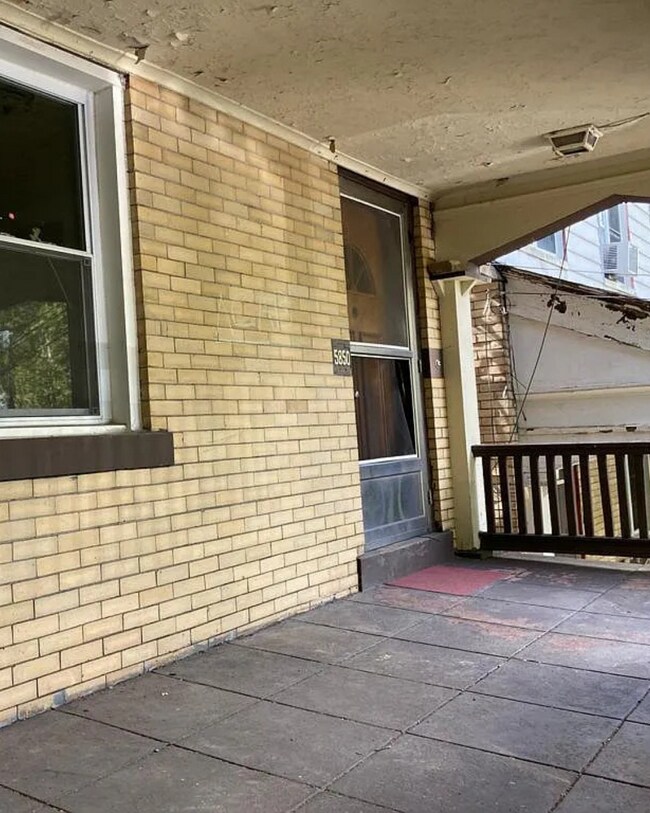 Foto del edificio - 5850 Douglas St