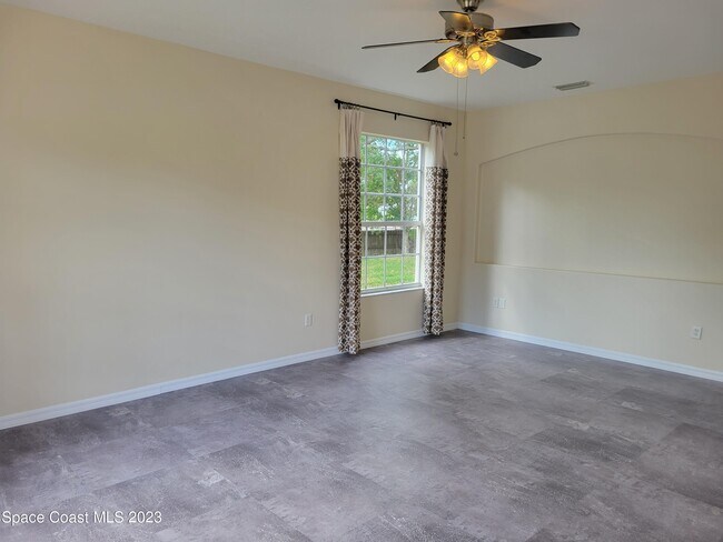 Building Photo - 950 Nixon Cir NE