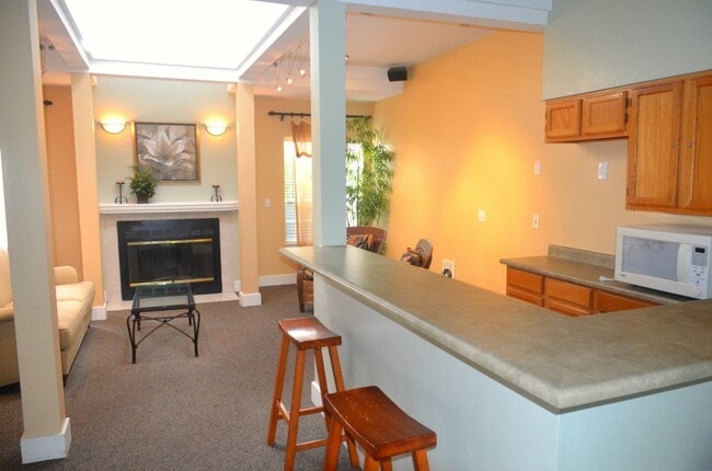 Foto del edificio - 16817 Larch Way