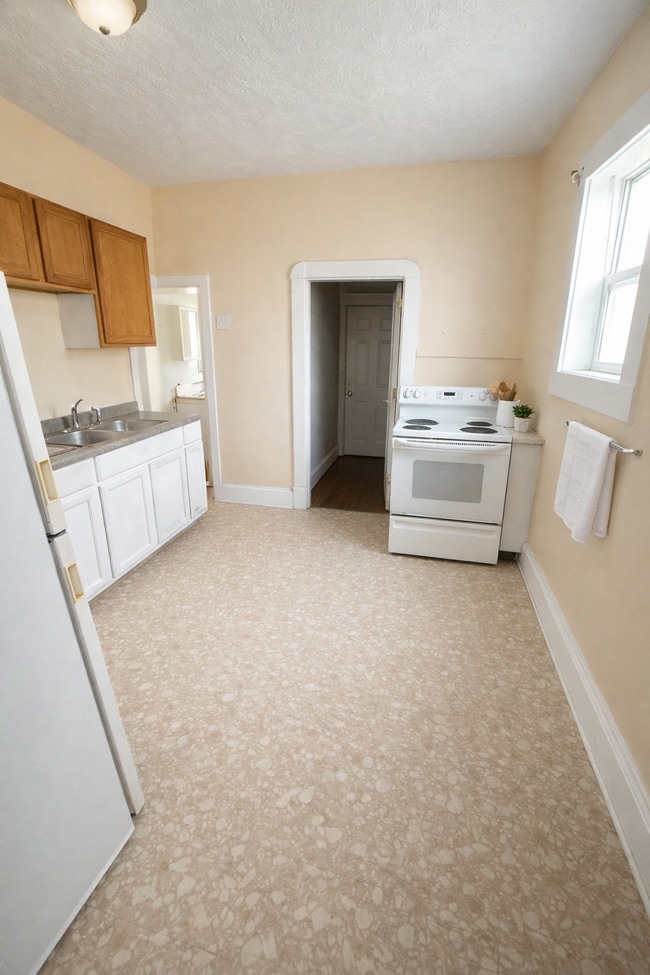 Building Photo - 831 W 27th St