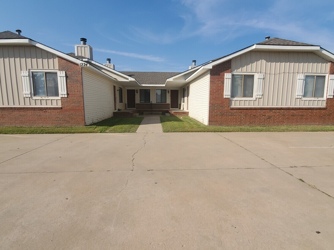 1216 E Selma St, Wichita, KS 67216 Townhome Rentals in Wichita KS