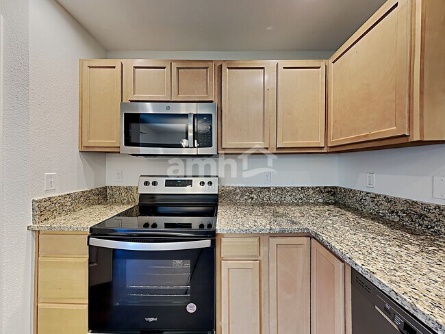 Building Photo - 957 E Ensolarado St