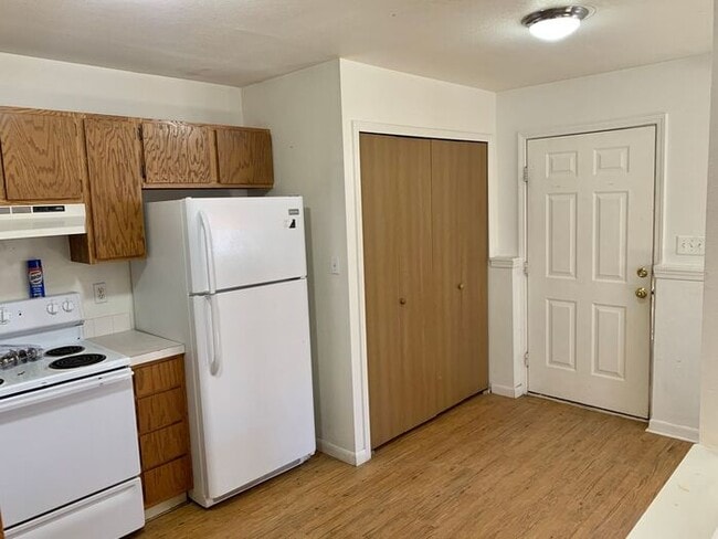 Foto del edificio - Cozy 2 Bed, 1 Bath Apartment in Johnstown. Water/Sewer/Gas/Trash Included in Rent!