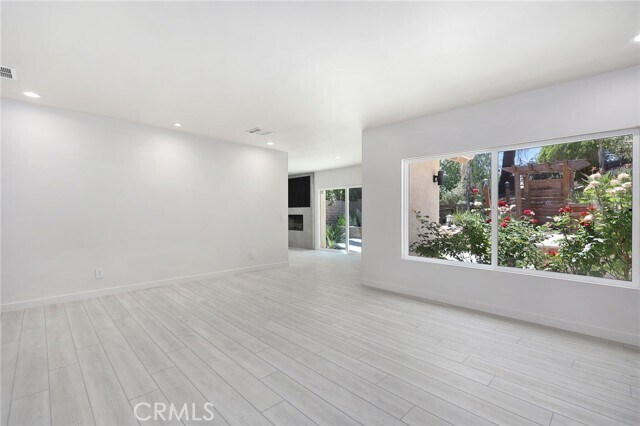 Foto del edificio - 5047 Orrville Ave